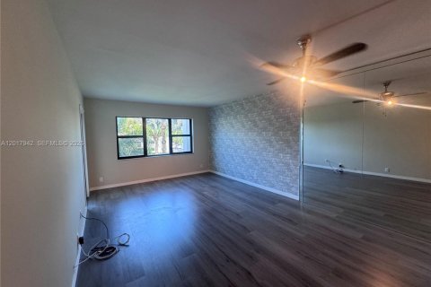 Condominio en alquiler en Fort Lauderdale, Florida, 2 dormitorios, 78.97 m2 № 2077555 - foto 2
