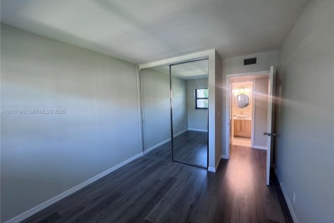 Condominio en alquiler en Fort Lauderdale, Florida, 2 dormitorios, 78.97 m2 № 2077555 - foto 18