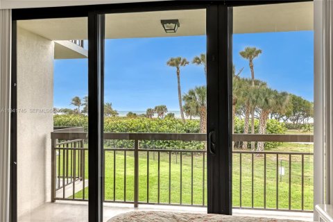 Condo in Jupiter, Florida, 2 bedrooms № 1998791 - photo 2