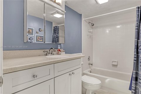 Condo in Jupiter, Florida, 2 bedrooms № 1998791 - photo 18