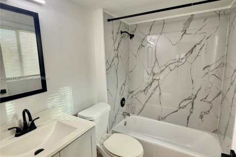 Apartment in Hollywood, Florida 1 bedroom, 51.1 sq.m. № 2009276 - photo 11