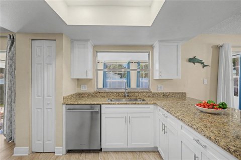 Villa ou maison à vendre à New Port Richey, Floride: 2 chambres, 138.42 m2 № 2225520 - photo 14