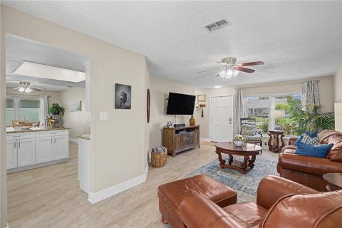 Villa ou maison à vendre à New Port Richey, Floride: 2 chambres, 138.42 m2 № 2225520 - photo 6