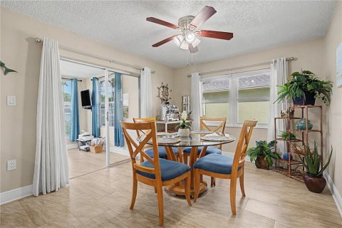 Villa ou maison à vendre à New Port Richey, Floride: 2 chambres, 138.42 m2 № 2225520 - photo 17