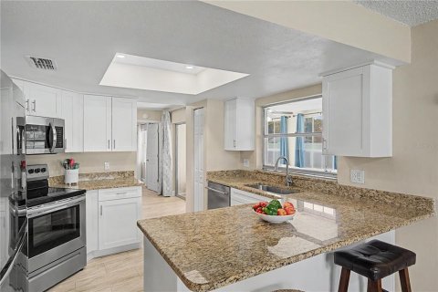 Villa ou maison à vendre à New Port Richey, Floride: 2 chambres, 138.42 m2 № 2225520 - photo 15
