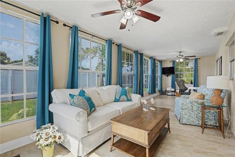 Villa ou maison à vendre à New Port Richey, Floride: 2 chambres, 138.42 m2 № 2225520 - photo 24