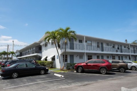 Condominio en venta en Pembroke Pines, Florida, 2 dormitorios, 62.24 m2 № 2006550 - foto 30