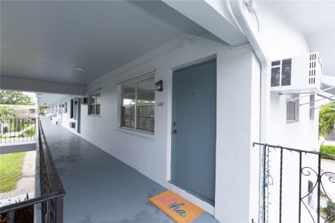 Condominio en Pembroke Pines, Florida, 2 dormitorios  № 2006550