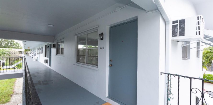 Condominio en Pembroke Pines, Florida, 2 dormitorios  № 2006550