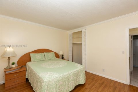 Condominio en venta en Pembroke Pines, Florida, 2 dormitorios, 62.24 m2 № 2006550 - foto 17