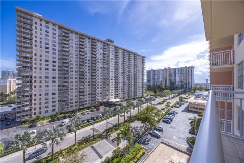 Condominio en venta en Sunny Isles Beach, Florida, 2 dormitorios, 100.98 m2 № 1878641 - foto 7