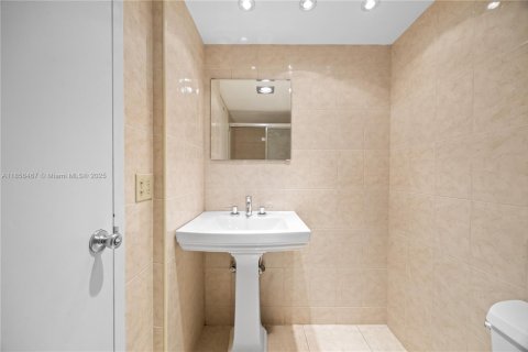 Condominio en venta en Sunny Isles Beach, Florida, 2 dormitorios, 100.98 m2 № 1878641 - foto 14