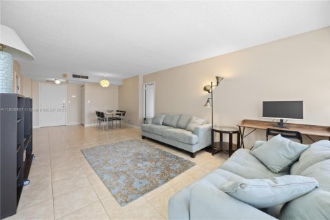 Condominio en venta en Sunny Isles Beach, Florida, 2 dormitorios, 100.98 m2 № 1878641 - foto 27