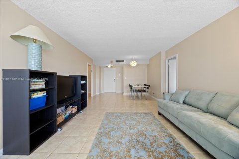 Condominio en venta en Sunny Isles Beach, Florida, 2 dormitorios, 100.98 m2 № 1878641 - foto 26