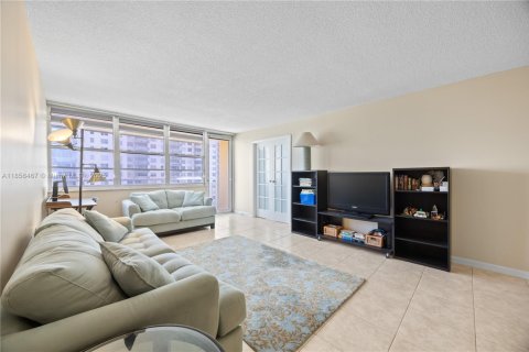 Condominio en venta en Sunny Isles Beach, Florida, 2 dormitorios, 100.98 m2 № 1878641 - foto 28
