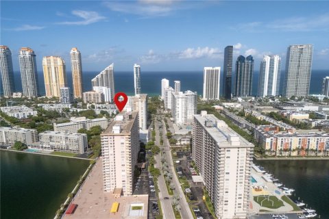 Condominio en venta en Sunny Isles Beach, Florida, 2 dormitorios, 100.98 m2 № 1878641 - foto 1