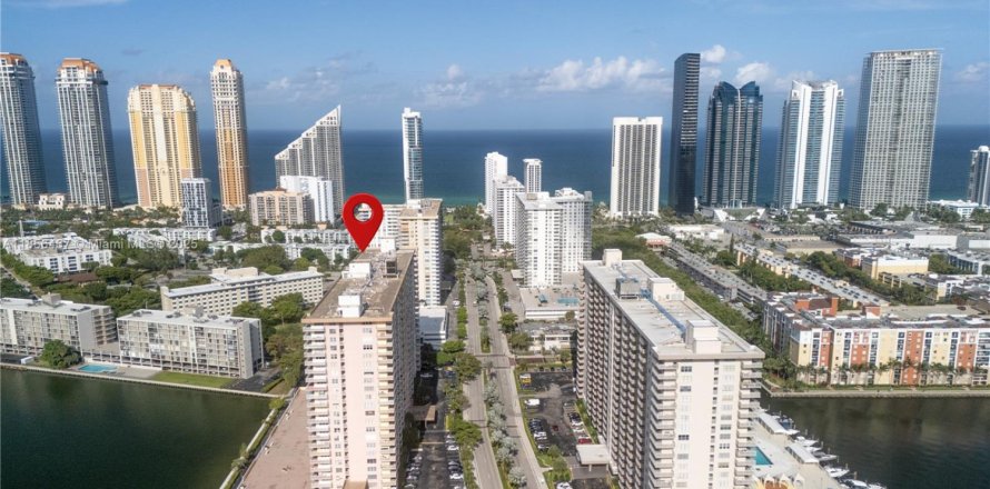 Condominio en Sunny Isles Beach, Florida, 2 dormitorios  № 1878641