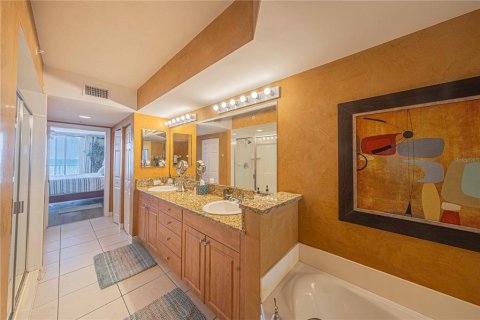 Condominio en venta en Daytona Beach Shores, Florida, 2 dormitorios, 155.52 m2 № 2135965 - foto 20