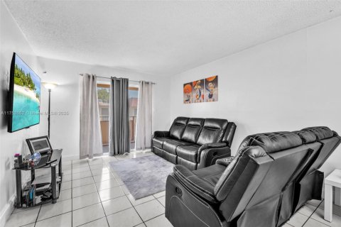 Condo in Miami, Florida, 2 bedrooms  № 1738199 - photo 16