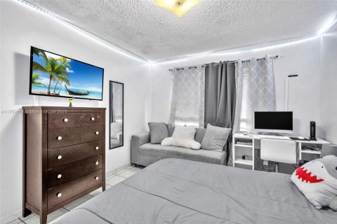 Condo in Miami, Florida, 2 bedrooms  № 1738199 - photo 14