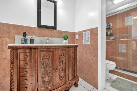 Condo in Miami, Florida, 2 bedrooms  № 1738199 - photo 12