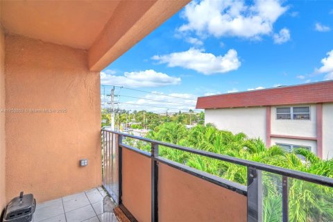 Condo in Miami, Florida, 2 bedrooms  № 1738199 - photo 19