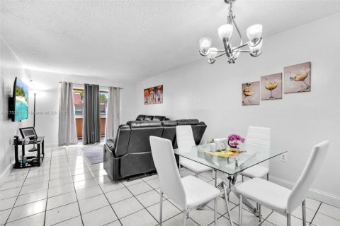 Condo in Miami, Florida, 2 bedrooms  № 1738199 - photo 6