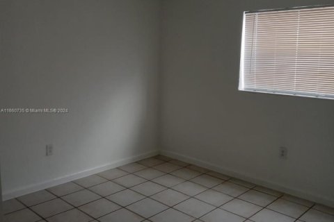 Condominio en venta en Hialeah, Florida, 1 dormitorio, 54.16 m2 № 1694559 - foto 19