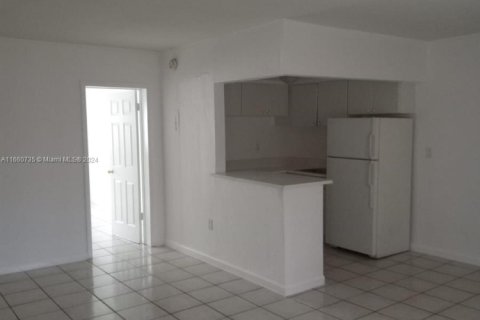 Condominio en venta en Hialeah, Florida, 1 dormitorio, 54.16 m2 № 1694559 - foto 4