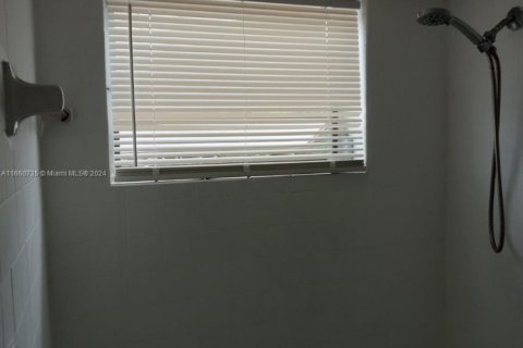 Condominio en venta en Hialeah, Florida, 1 dormitorio, 54.16 m2 № 1694559 - foto 26