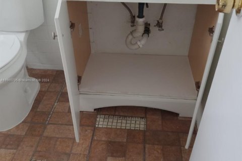 Condominio en venta en Hialeah, Florida, 1 dormitorio, 54.16 m2 № 1694559 - foto 24