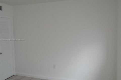 Condominio en venta en Hialeah, Florida, 1 dormitorio, 54.16 m2 № 1694559 - foto 20