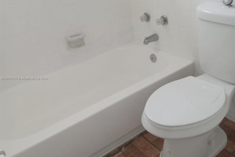 Condominio en venta en Hialeah, Florida, 1 dormitorio, 54.16 m2 № 1694559 - foto 22
