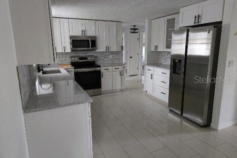 Villa ou maison à vendre à New Port Richey, Floride: 4 chambres, 144.93 m2 № 2413426 - photo 3