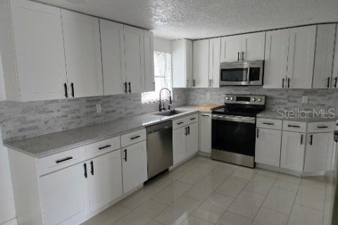 Villa ou maison à vendre à New Port Richey, Floride: 4 chambres, 144.93 m2 № 2413426 - photo 2