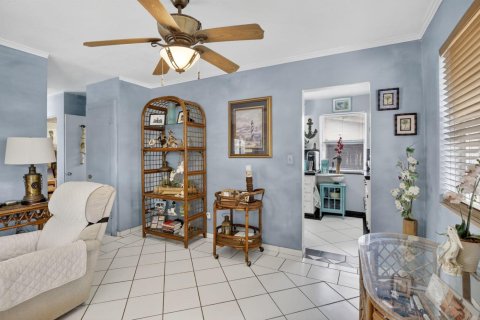 House in Hollywood, Florida 3 bedrooms, 119.01 sq.m. № 2176209 - photo 7