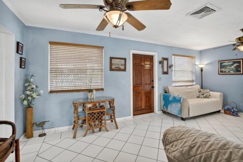 House in Hollywood, Florida 3 bedrooms, 119.01 sq.m. № 2176209 - photo 12