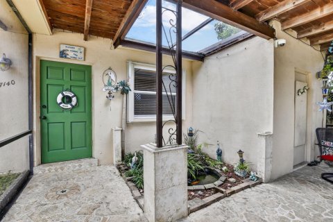House in Hollywood, Florida 3 bedrooms, 119.01 sq.m. № 2176209 - photo 4