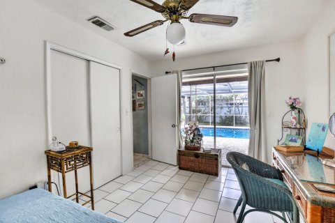 House in Hollywood, Florida 3 bedrooms, 119.01 sq.m. № 2176209 - photo 28