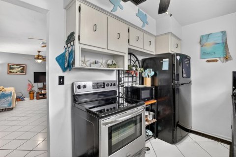 House in Hollywood, Florida 3 bedrooms, 119.01 sq.m. № 2176209 - photo 15