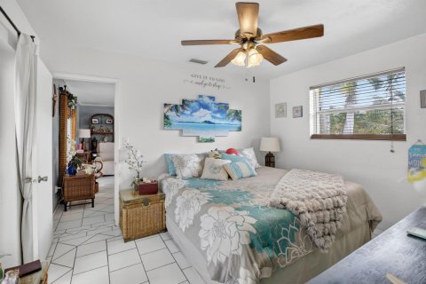 House in Hollywood, Florida 3 bedrooms, 119.01 sq.m. № 2176209 - photo 22