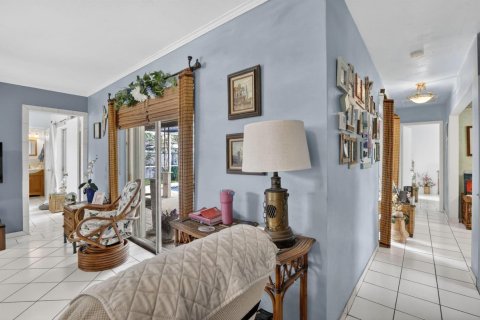 House in Hollywood, Florida 3 bedrooms, 119.01 sq.m. № 2176209 - photo 8
