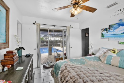 House in Hollywood, Florida 3 bedrooms, 119.01 sq.m. № 2176209 - photo 24