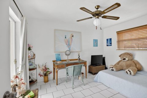 House in Hollywood, Florida 3 bedrooms, 119.01 sq.m. № 2176209 - photo 26