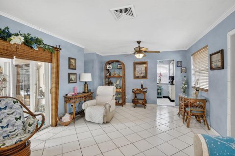 House in Hollywood, Florida 3 bedrooms, 119.01 sq.m. № 2176209 - photo 11