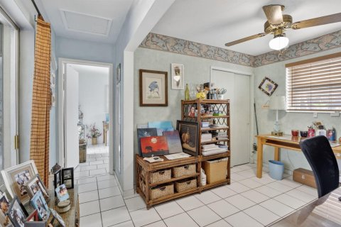 House in Hollywood, Florida 3 bedrooms, 119.01 sq.m. № 2176209 - photo 17