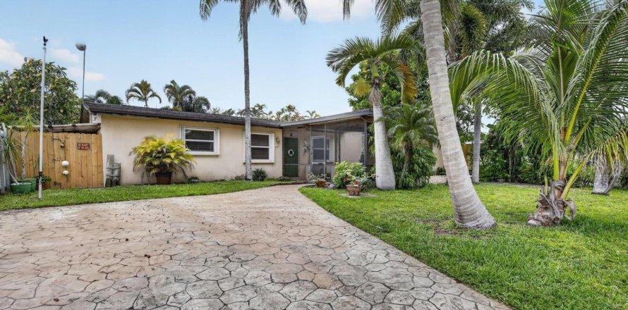 House in Hollywood, Florida 3 bedrooms, 119.01 sq.m. № 2176209
