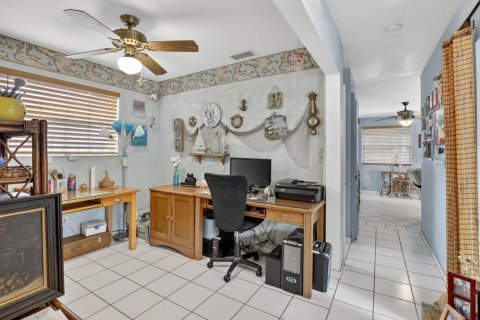 House in Hollywood, Florida 3 bedrooms, 119.01 sq.m. № 2176209 - photo 18