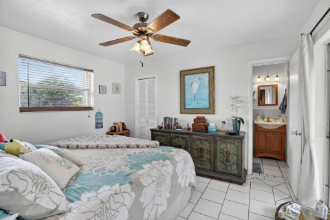 House in Hollywood, Florida 3 bedrooms, 119.01 sq.m. № 2176209 - photo 21