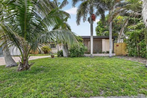 House in Hollywood, Florida 3 bedrooms, 119.01 sq.m. № 2176209 - photo 2